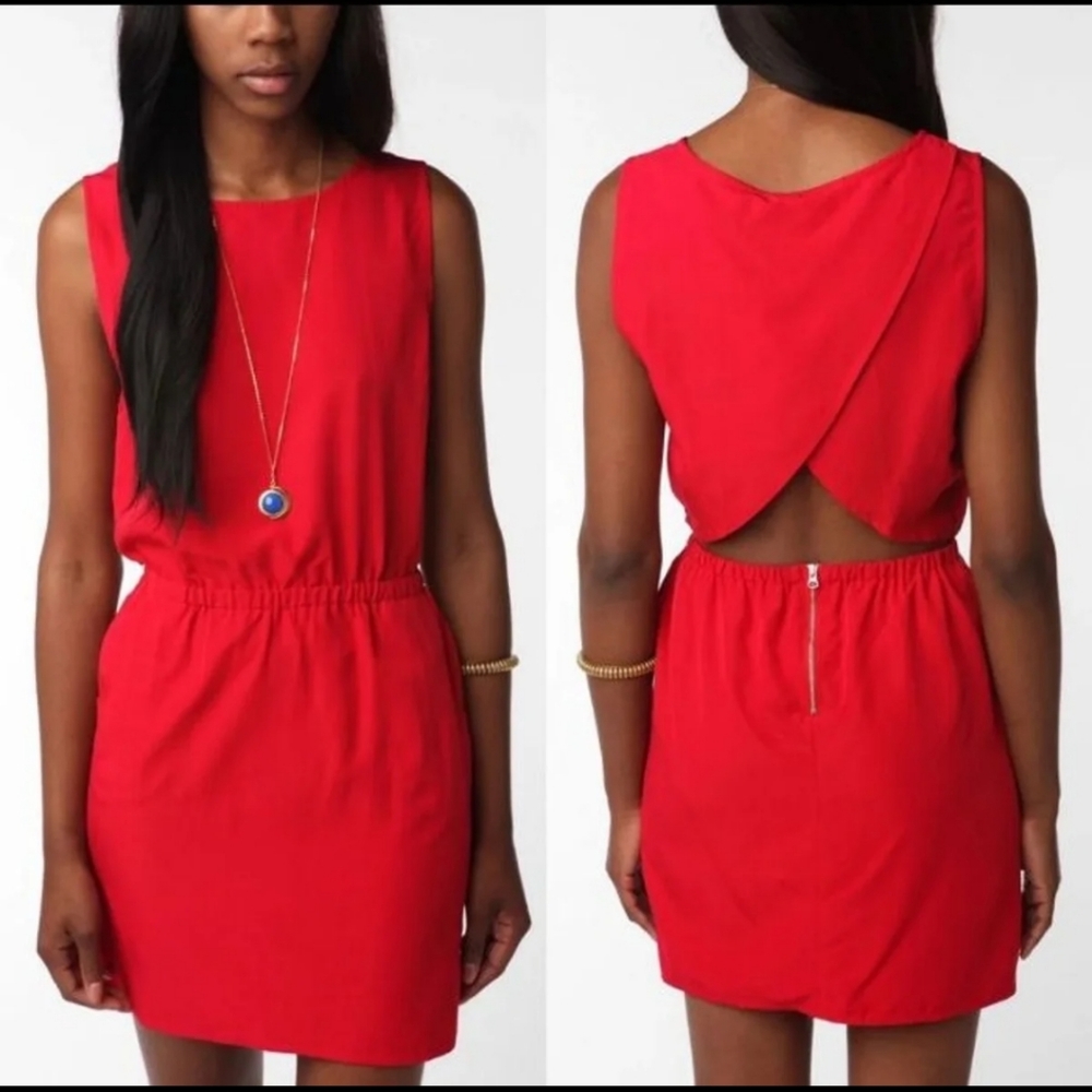 Corpus by Urban Outfitters Cut Out Mini M